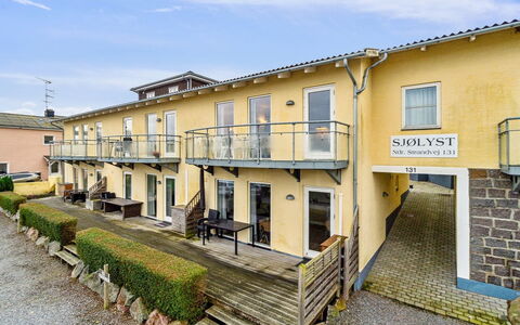 Henna - 50M from the Sea: Hout, Dak, Architectuur, Huis, Huis, Verblijf, Siding, Hardwood, Helling, Landgoed