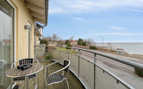 Henna - 50M from the Sea: Hout, Dak, Architectuur, Huis, Huis, Verblijf, Siding, Hardwood, Helling, Landgoed