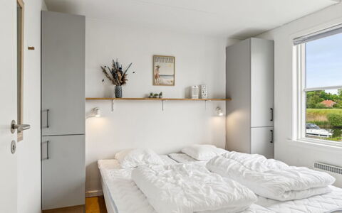 Sebiorn - 5M from the Sea: Bed, Slaapkamer, Muur, Interieur Ontwerp, Meubilair, Bedding, Laken, Hout, Plafond, Verdieping