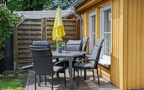 Schneider 2D: Hout, Meubilair, Buitenmeubels, Stoel, Flooring, Veranda, Bloempot, Hardwood, Beits, Dek