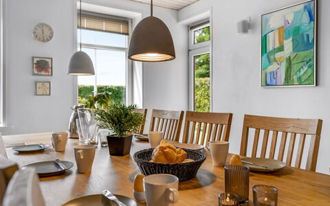 Amma - 21Km from the Sea: Meubilair, Interieur Ontwerp, Hout, Eetkamer, Tafel, Keuken En Eettafel, Stoel, Flooring, Lichte Inrichting, Plafond
