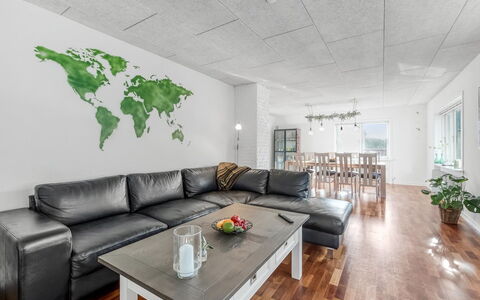 Ullakarin - 200M from the Sea: Flooring, Plafond, Interieur Ontwerp, Verdieping, Meubilair, Kamer, Lichte Inrichting, Woonkamer, Stoel, Houten Vloer