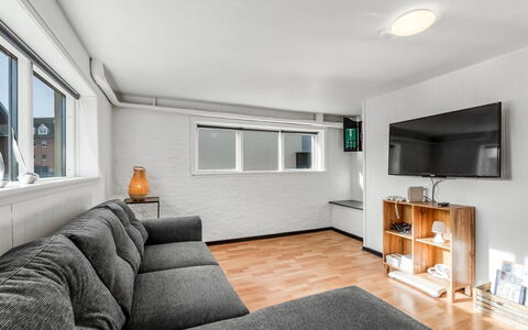 Ullakarin - 200M from the Sea: Interieur Ontwerp, Flooring, Plafond, Bankstel, Kamer, Verdieping, Appartement, Meubilair, Woonkamer, Huis