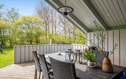 Bjart - 1.5Km from the Sea: Dak, Huis, Huis, Verblijf, Deur, Siding, Dek, Veranda, Plank, Hardwood