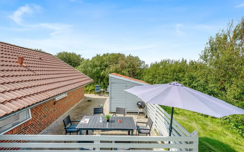Danica - 500M from the Sea: Plafond, Flooring, Interieur Ontwerp, Verdieping, Samengesteld Materiaal, Meubilair, Toevlucht, Hotel, Ontwerp, Daylighting