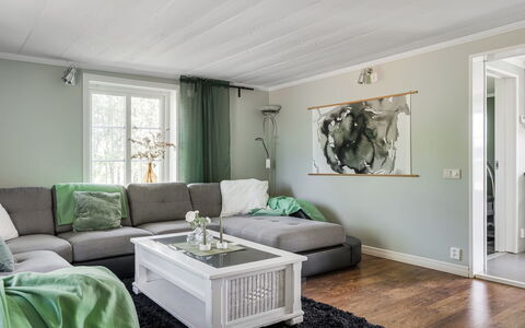Flugebacken: Bankstel, Eigendom, Meubilair, Comfort, Fabriek, Venster, Interieur Ontwerp, Hout, Woonkamer, Architectuur