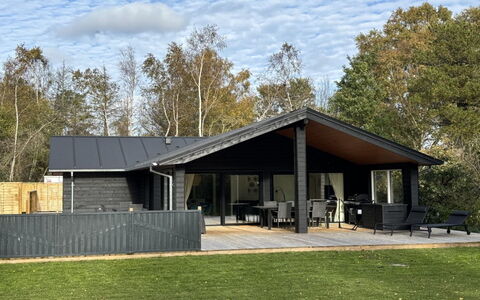 Nicolas - 500M from the Sea: Plafond, Flooring, Interieur Ontwerp, Verdieping, Samengesteld Materiaal, Meubilair, Toevlucht, Hotel, Ontwerp, Daylighting