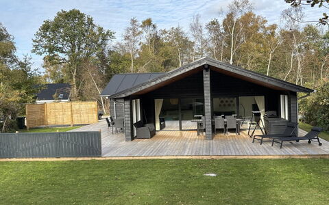 Nicolas - 500M from the Sea: Plafond, Flooring, Interieur Ontwerp, Verdieping, Samengesteld Materiaal, Meubilair, Toevlucht, Hotel, Ontwerp, Daylighting