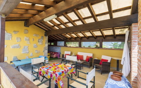 La Casa Di Elda, Holiday Home With Pool, Uzzano, T: Tafel, Eigendom, Meubilair, Stoel, Venster, Verlichting, Interieur Ontwerp, Hout, Architectuur, Gebouw