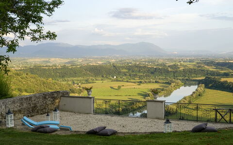 Luxury Villa Con Spa e Panorama a 40 Min Da Roma: Lucht, Wolk, Fabriek, Ecoregio, Berg, Natuurlijk Landschap, Land Lot, Boom, Gras, Landelijk Gebied