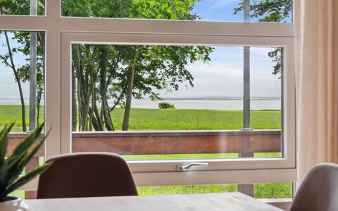 Månviva - 150M to the Fjord: Blauw, Struik, Verblijf, Groundcover, Tuin, Landgoed, Schaduw, Landscaping, Boerderij, Eco Hotel