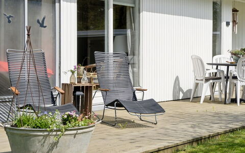 Soti - 350M from the Sea: Buitenmeubels, Meubilair, Bloempot, Stoel, Tuin, Schaduw, Kamerplant, Werf, Buitentafel