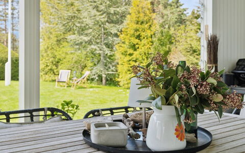 Soti - 350M from the Sea: Meubilair, Bloempot, Tafel, Stoel, Buitenmeubels, Buitentafel, Tuin, Kamerplant, Keuken En Eettafel