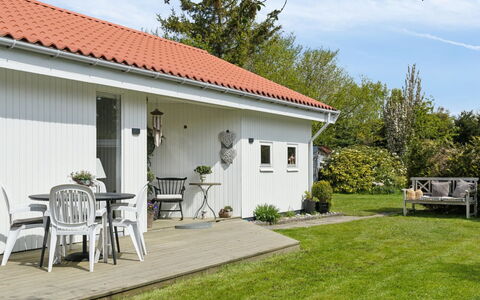 Soti - 350M from the Sea: Huis, Struik, Huis, Dak, Verblijf, Deur, Siding, Land Lot, Tuin, Werf