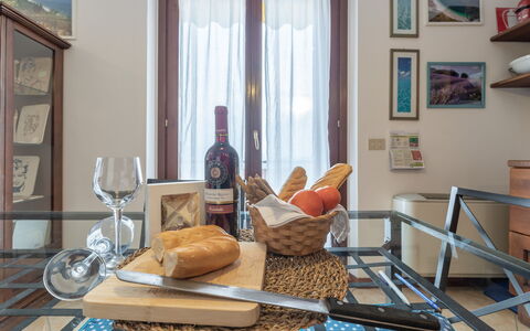 Casale Al Mare: Voedsel, Tableware, Fotolijst, Tafel, Meubilair, Azure, Hout, Drinkware, Textiel, Interieur Ontwerp