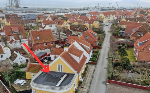 Yorick - 300M from the Sea: Hout, Dak, Architectuur, Huis, Huis, Verblijf, Siding, Hardwood, Helling, Landgoed