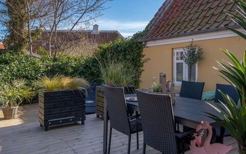 Yorick - 300M from the Sea: Hout, Dak, Architectuur, Huis, Huis, Verblijf, Siding, Hardwood, Helling, Landgoed
