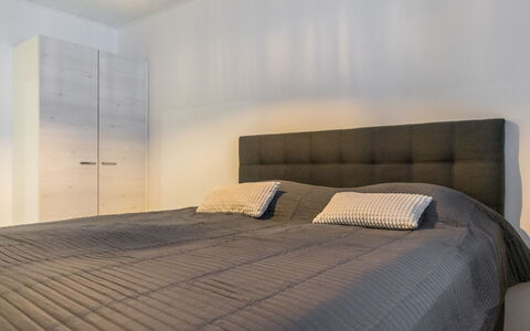 Villa Minnesota: Meubilair, Interieur Ontwerp, Flooring, Verdieping, Tafel, Plafond, Keuken En Eettafel, Verlichting, Stoel, Huis