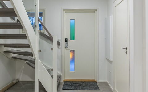Villa Minnesota: Meubilair, Interieur Ontwerp, Flooring, Verdieping, Tafel, Plafond, Keuken En Eettafel, Verlichting, Stoel, Huis