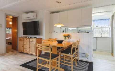 Florencia - 450M from the Sea: Dak, Huis, Huis, Verblijf, Deur, Siding, Dek, Veranda, Plank, Hardwood