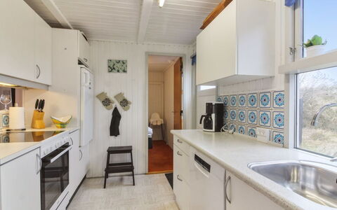 Florencia - 450M from the Sea: Dak, Huis, Huis, Verblijf, Deur, Siding, Dek, Veranda, Plank, Hardwood