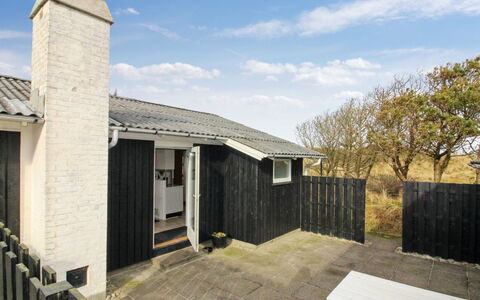 Florencia - 450M from the Sea: Dak, Huis, Huis, Verblijf, Deur, Siding, Dek, Veranda, Plank, Hardwood