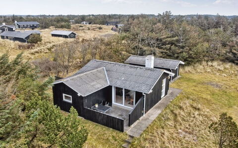 Florencia - 450M from the Sea: Dak, Huis, Huis, Verblijf, Deur, Siding, Dek, Veranda, Plank, Hardwood