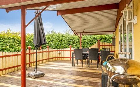 Stefanka - 225M from the Sea: Hout, Veranda, Dek, Hardwood, Beits, Schaduw, Houten Vloer, Eco Hotel, Bloempot, Patio
