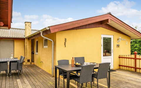 Stefanka - 225M from the Sea: Hout, Huis, Huis, Meubilair, Verblijf, Deur, Beits, Schaduw, Stoel, Veranda