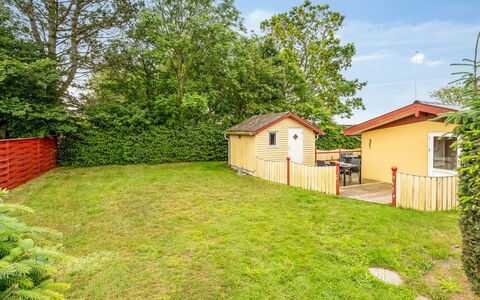 Stefanka - 225M from the Sea: Struik, Land Lot, Tuin, Verblijf, Landelijk Gebied, Gazon, Backyard, Garden Gebouwen, Werf, Hek