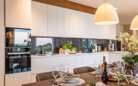 Christall: Interieur Ontwerp, Meubilair, Keuken, Countertop, Lichte Inrichting, Plafond, Flooring, Verlichting, Huis, Keuken En Eettafel