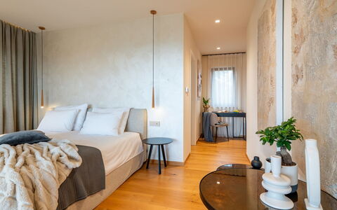Christall: Interieur Ontwerp, Flooring, Verdieping, Slaapkamer, Hout, Meubilair, Bed, Textiel, Plafond, Kamer