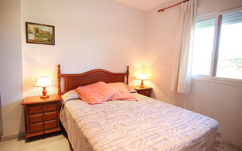 Brisamar - Novo Sancti Petri: Slaapkamer, Bed, Meubilair, Kamer, Eigendom, Laken, Bed Frame, Verdieping, Bedding, Matras