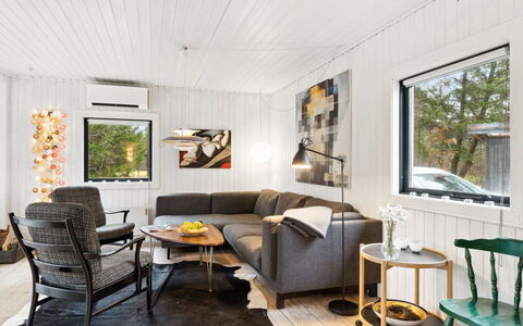 Iliane - 450M from the Sea: Hout, Dak, Architectuur, Huis, Huis, Verblijf, Siding, Hardwood, Helling, Landgoed