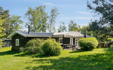 Iliane - 450M from the Sea: Hout, Dak, Architectuur, Huis, Huis, Verblijf, Siding, Hardwood, Helling, Landgoed