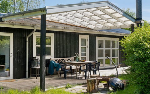Iliane - 450M from the Sea: Hout, Dak, Architectuur, Huis, Huis, Verblijf, Siding, Hardwood, Helling, Landgoed