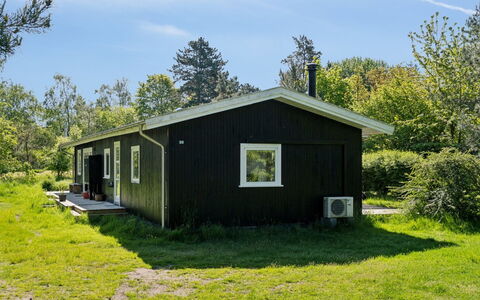 Iliane - 450M from the Sea: Hout, Dak, Architectuur, Huis, Huis, Verblijf, Siding, Hardwood, Helling, Landgoed