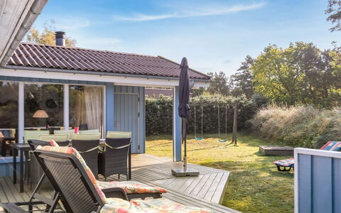 Amai - 100M from the Sea: Hout, Huis, Veranda, Dek, Hardwood, Dak, Beits, Houten Vloer, Eco Hotel