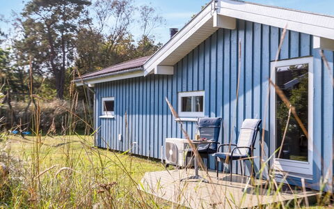 Amai - 100M from the Sea: Hout, Huis, Veranda, Dek, Hardwood, Dak, Beits, Houten Vloer, Eco Hotel