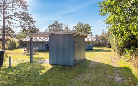 Amai - 100M from the Sea: Hout, Huis, Veranda, Dek, Hardwood, Dak, Beits, Houten Vloer, Eco Hotel