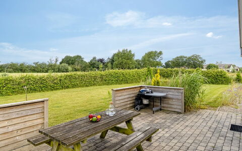 Thrine - 24Km from the Sea: Meubilair, Interieur Ontwerp, Flooring, Verdieping, Plafond, Kamer, Stoel, Tafel, Appartement, Keuken En Eettafel