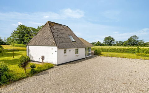 Thrine - 24Km from the Sea: Meubilair, Interieur Ontwerp, Flooring, Verdieping, Plafond, Kamer, Stoel, Tafel, Appartement, Keuken En Eettafel