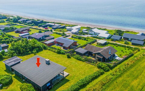 Niesina - 100M from the Sea: Hout, Dak, Architectuur, Huis, Huis, Verblijf, Siding, Hardwood, Helling, Landgoed