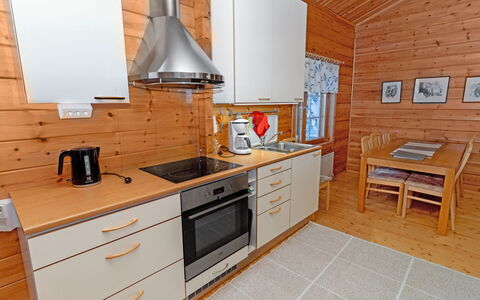 Pohjaslahdentie 17 a: Hout, Flooring, Keuken, Major Appliance, Verdieping, Beits, Wastafel, Plafond, Countertop, Toestel Van De Keuken