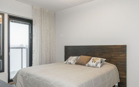 Villa Jääpolte: Flooring, Interieur Ontwerp, Muur, Verdieping, Hout, Plafond, Slaapkamer, Houten Vloer, Bed, Kamer