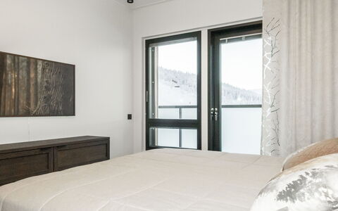 Villa Jääpolte: Meubilair, Interieur Ontwerp, Muur, Flooring, Hout, Verdieping, Slaapkamer, Plafond, Bed, Kamer