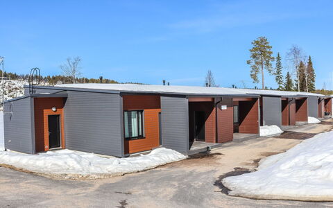 Sun &Amp; Skivillas 5. (3Mh): Meubilair, Interieur Ontwerp, Flooring, Verdieping, Tafel, Plafond, Keuken En Eettafel, Verlichting, Stoel, Huis