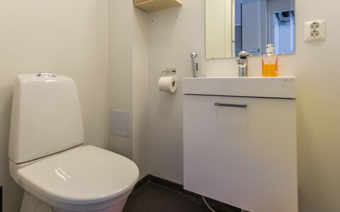 Sun &Amp; Skivillas 5. (3Mh): Meubilair, Interieur Ontwerp, Flooring, Verdieping, Tafel, Plafond, Keuken En Eettafel, Verlichting, Stoel, Huis