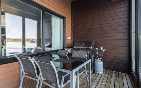 Sun &Amp; Skivillas 5. (3Mh): Meubilair, Interieur Ontwerp, Flooring, Verdieping, Tafel, Plafond, Keuken En Eettafel, Verlichting, Stoel, Huis