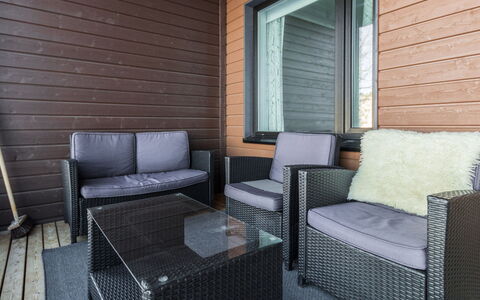 Sun &Amp; Skivillas 5. (3Mh): Meubilair, Interieur Ontwerp, Flooring, Verdieping, Tafel, Plafond, Keuken En Eettafel, Verlichting, Stoel, Huis